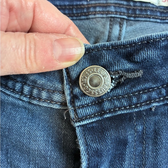 Levi’s Curvy Bootcut Blue Jeans a wardrobe must have - Picture 3 of 11